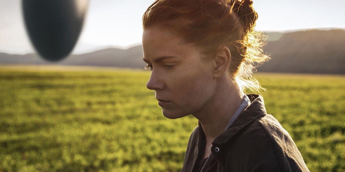 Amy Adams' Louise decodes the alien language in Arrival