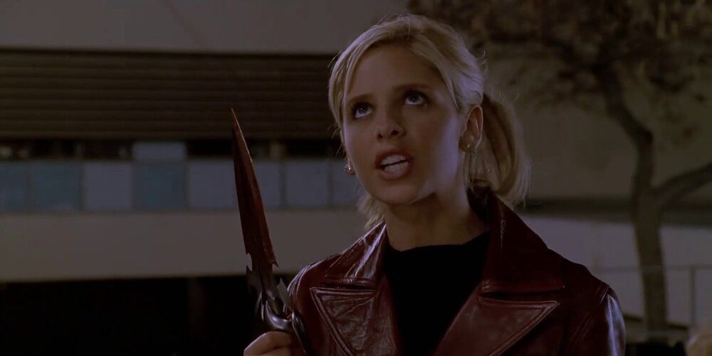 Buffy taunts the Mayor with Faith's knife in Buffy the Vampire Slayer