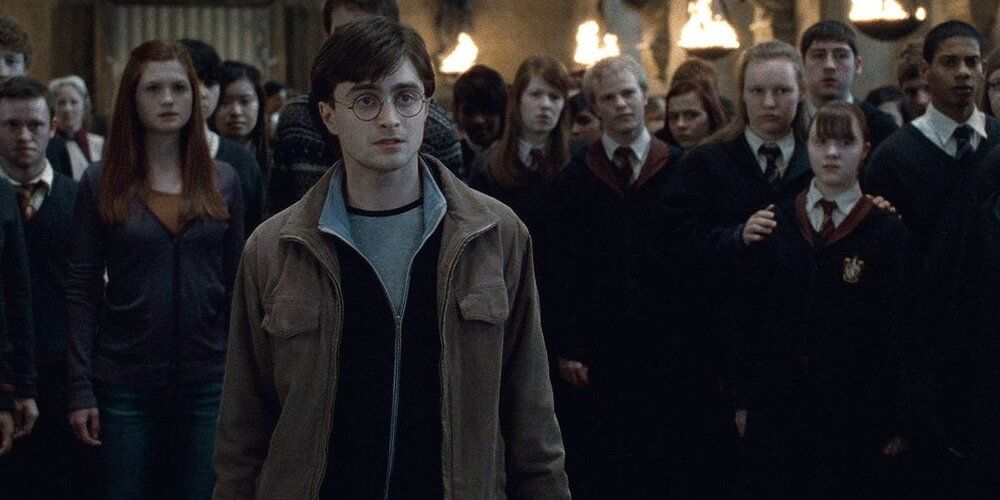 Harry Potter appears at Hogwarts in the Deathly Hallows Part 2