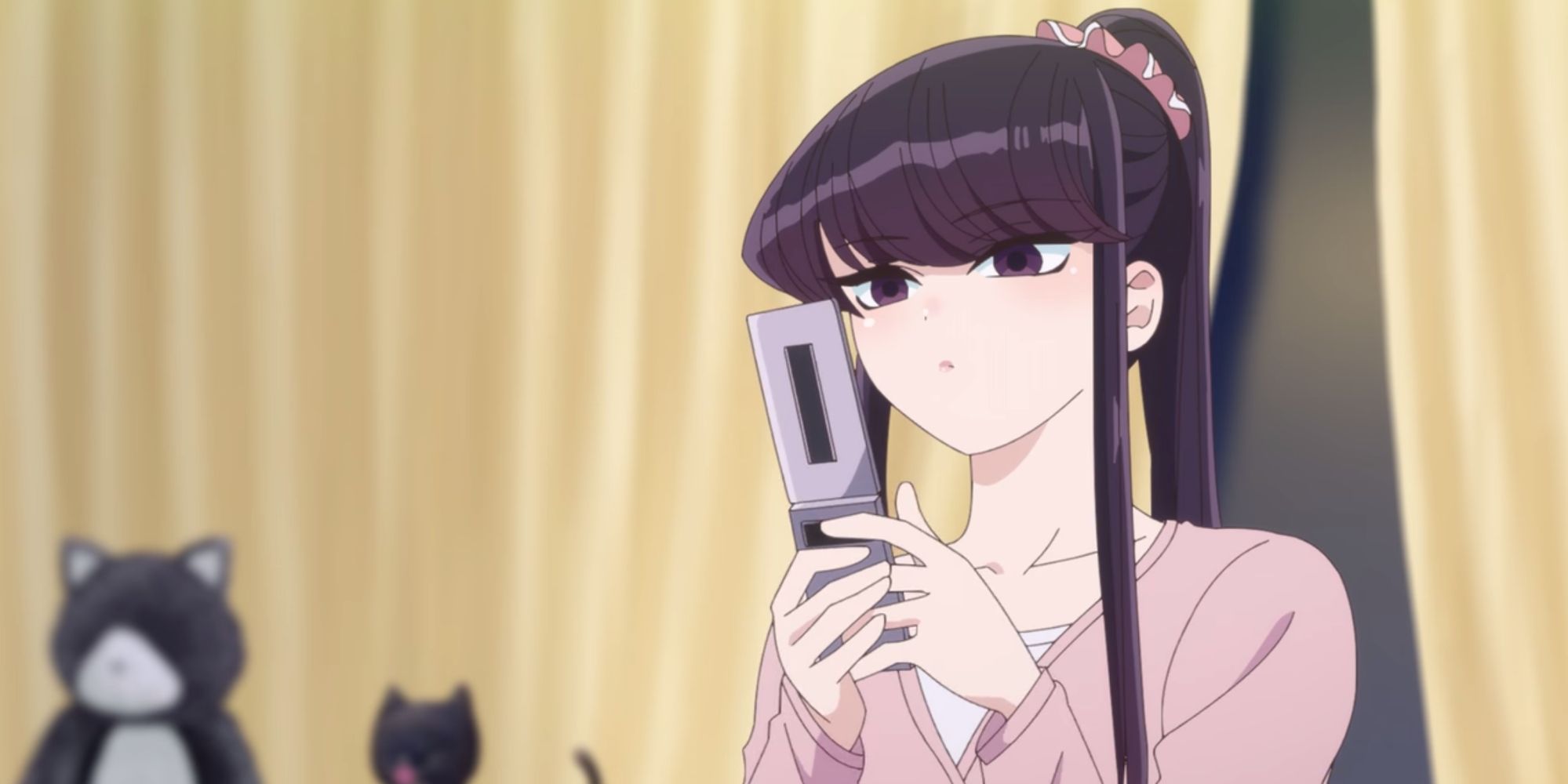 Komi checks out her new phone in Komi Can't Communicate.