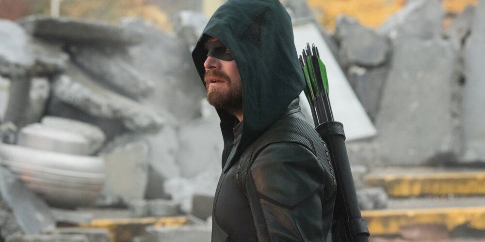 Oliver Queen preparing to fight in Arrow show