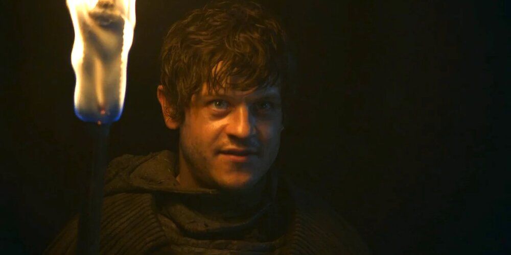 Ramsay Bolton lures Theon back to his torture chamber in Game of Thrones.