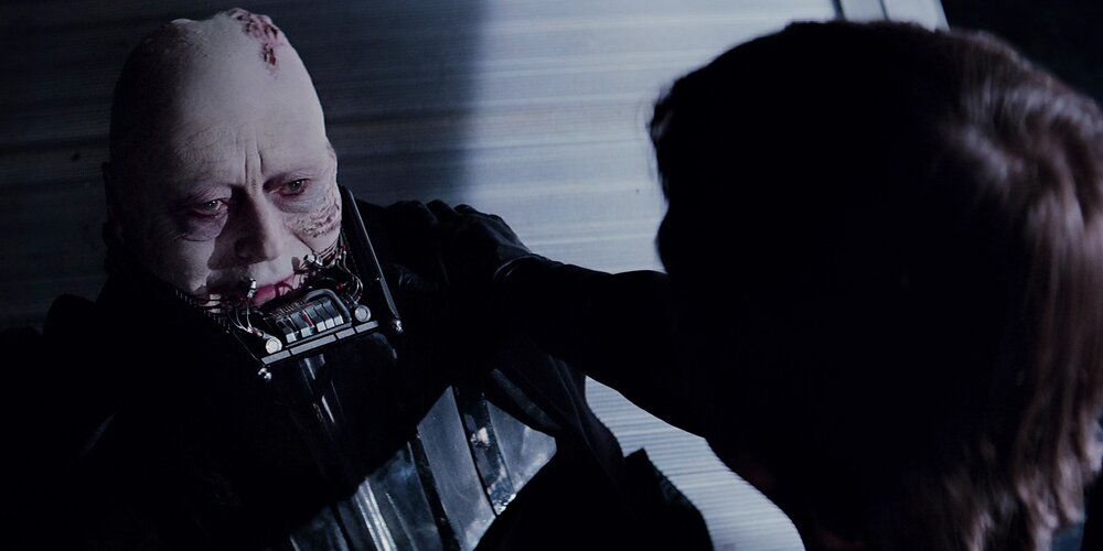 Luke Skywalker removes Vader's helmet before he dies Star Wars Return of the Jedi