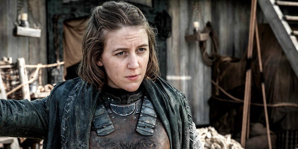 Yara Greyjoy talking to Theon in Game of Thrones