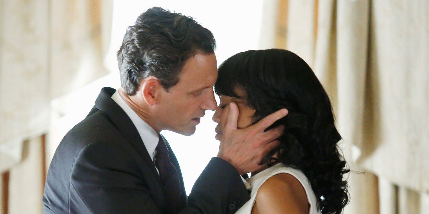 Olviia and Fitz move in for a kiss in Scandal