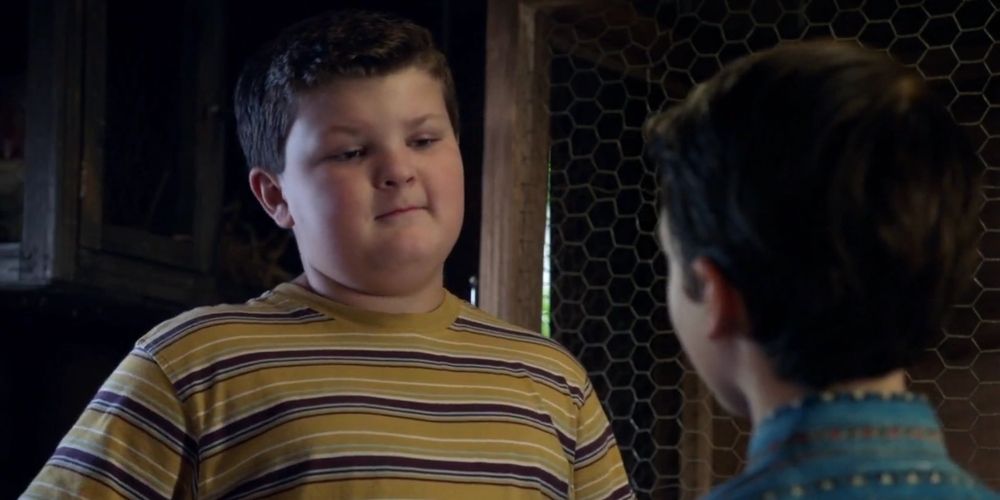 Billy Sparks and Sheldon Cooper by a chicken coop in Young Sheldon