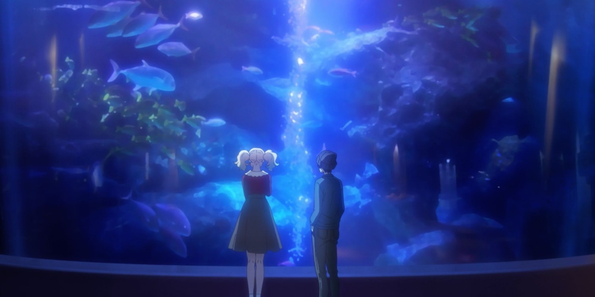 Sarasa and Akiya look at an aquarium tank in Kageki Shojo!!.