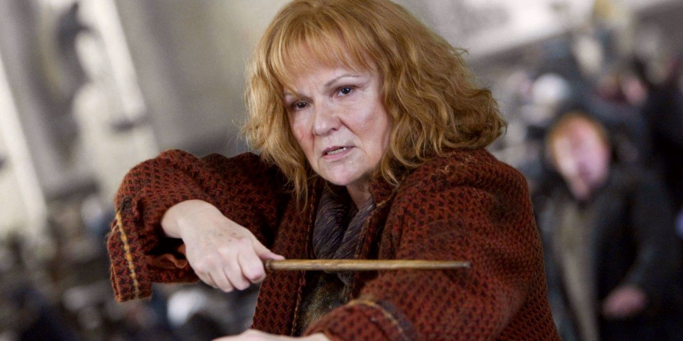 Molly Weasley holds her wand in Hogwarts
