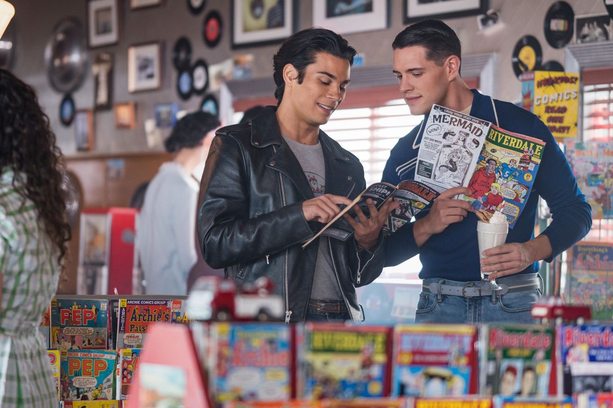 Riverdale -- &quot;Chapter One Hundred: The Jughead Paradox&quot; -- Image Number: RVD605b_0124r.jpg -- Pictured (L-R): Drew Ray Tanner as Fangs Fogarty and Casey Cott as Kevin Keller -- Photo: Kailey Schwerman/The CW -- © 2021 The CW Network, LLC. All Rights Reserved.
