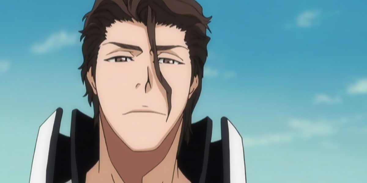 Aizen looking down at the battle