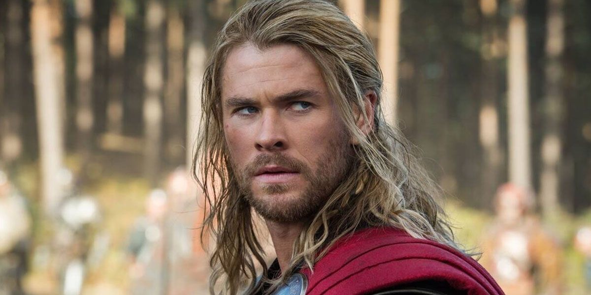 Thor looks behind him with long hair in MCU.