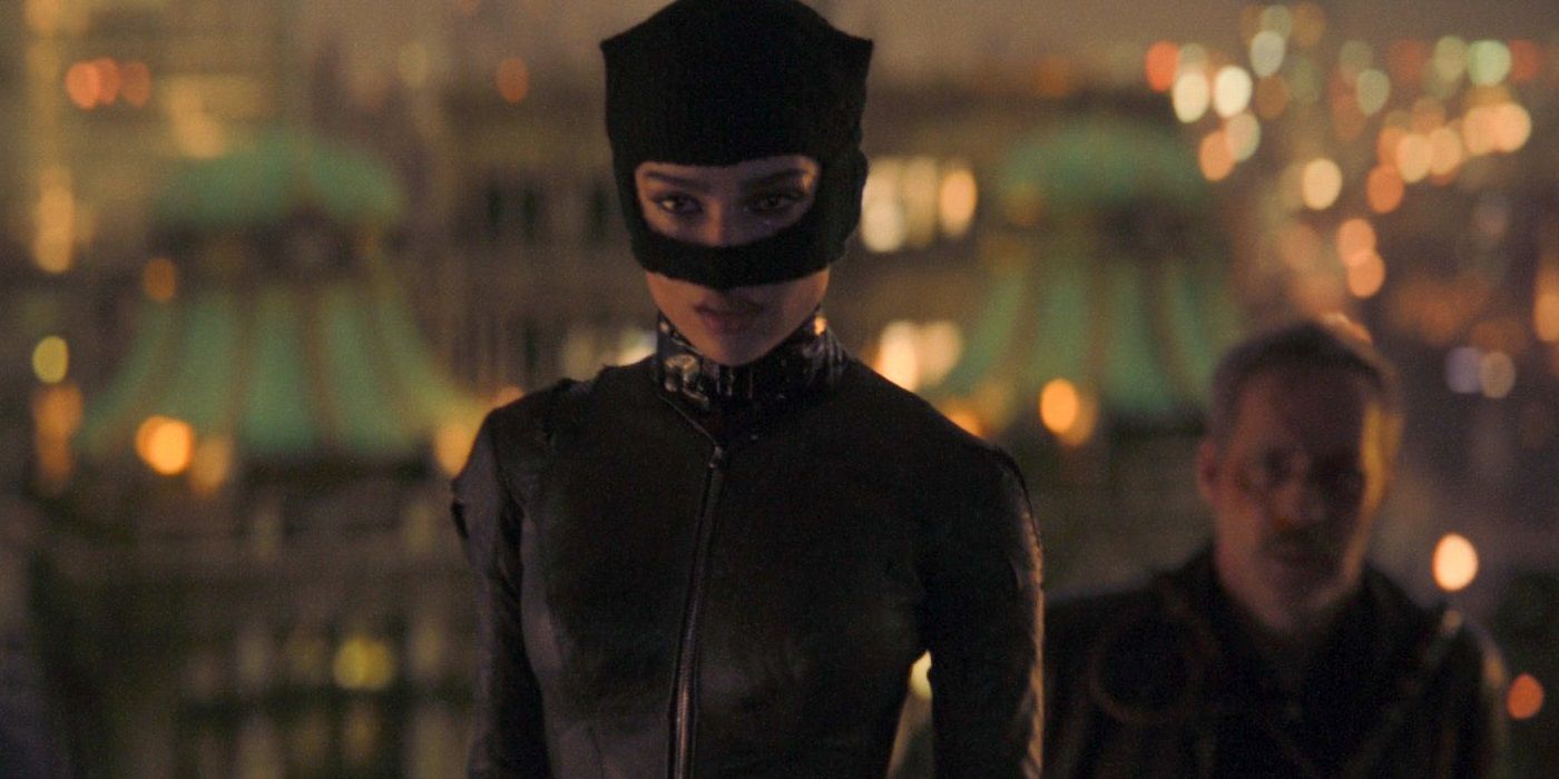 Zoe Kravitz standing as Catwoman in Matt Reeves' The Batman