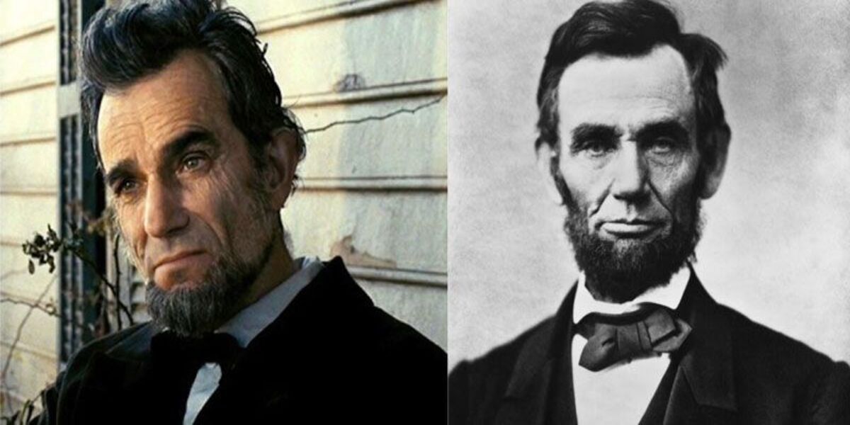 Daniel Day Lewis plays Abraham Lincoln