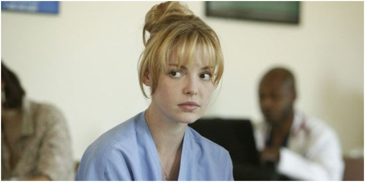 Izzie Stevens looks at someone in Grey's Anatomy