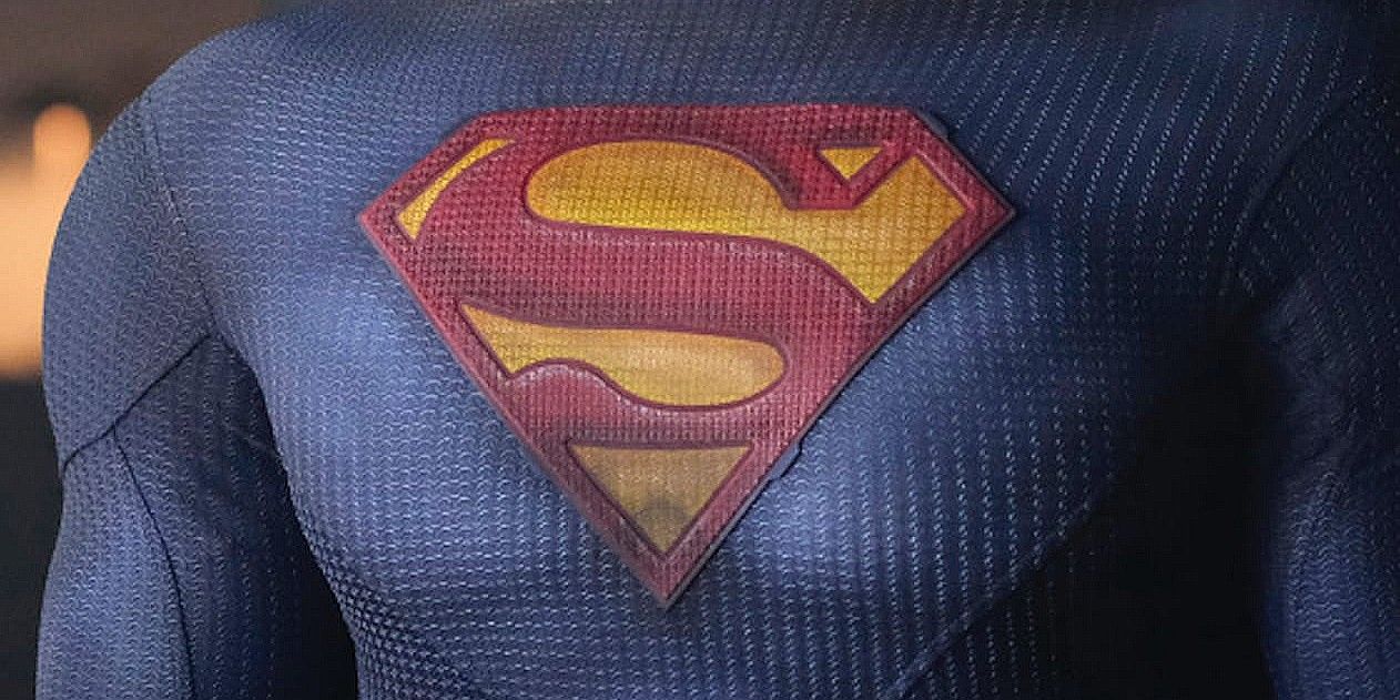 superman & lois superman suit