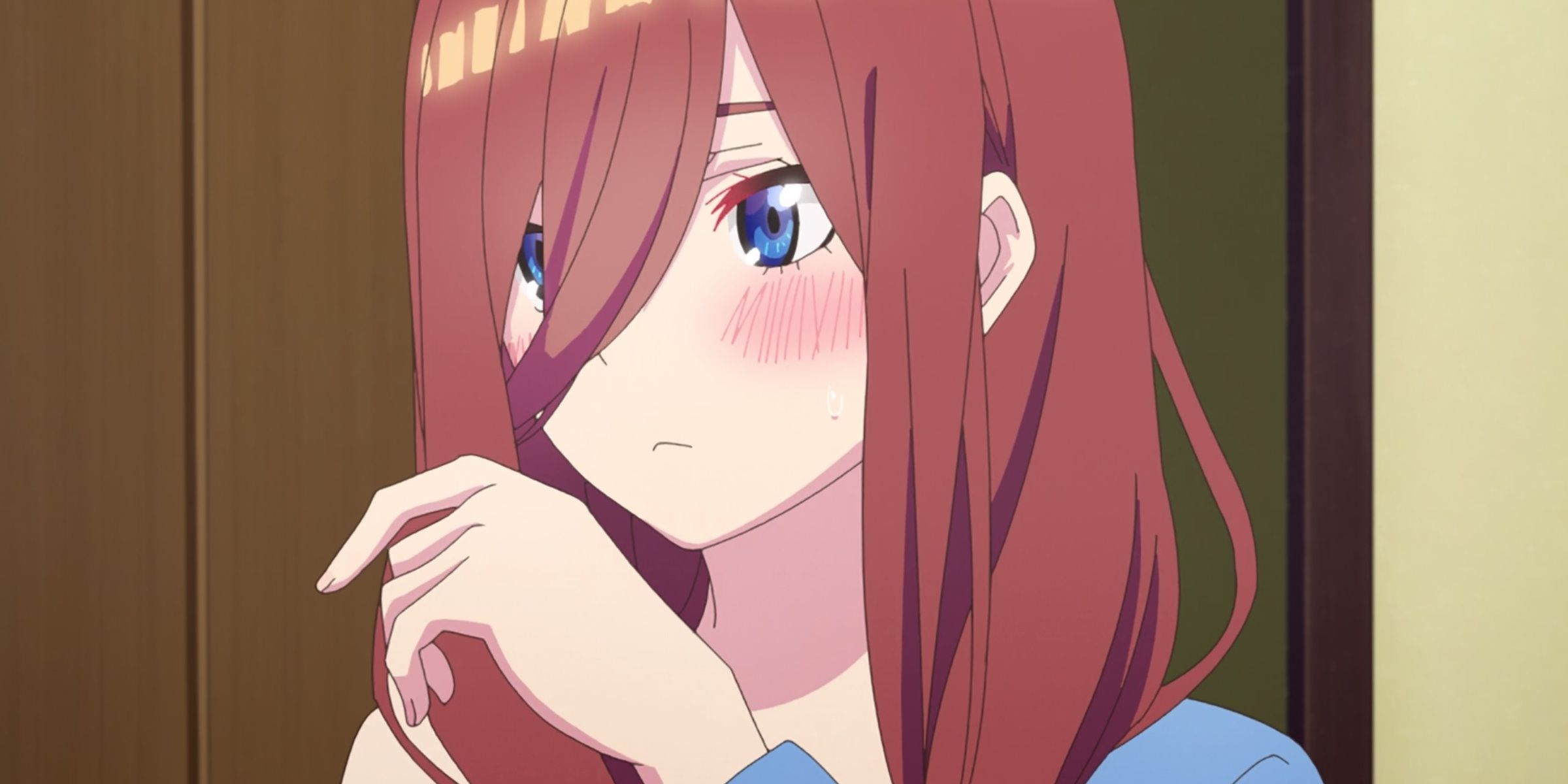 Miku Nanako from The Quintessential Quintuplets looks away and blushes.