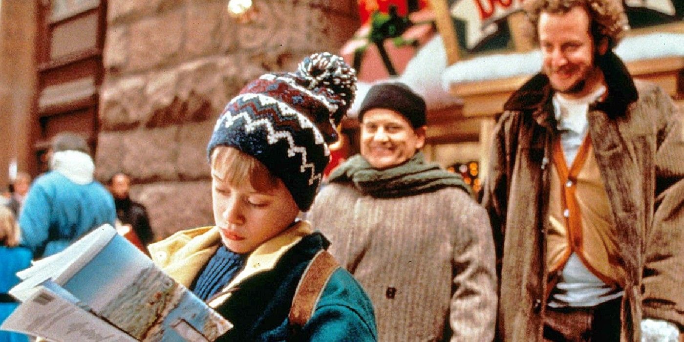 https://static1.cbrimages.com/wordpress/wp-content/uploads/2022/01/The-Wet-Bandits-Stalk-Kevin-In-Home-Alone-2-Lost-In-New-York.jpg