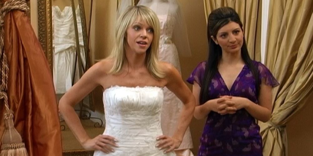 dee and the dress seller always sunny