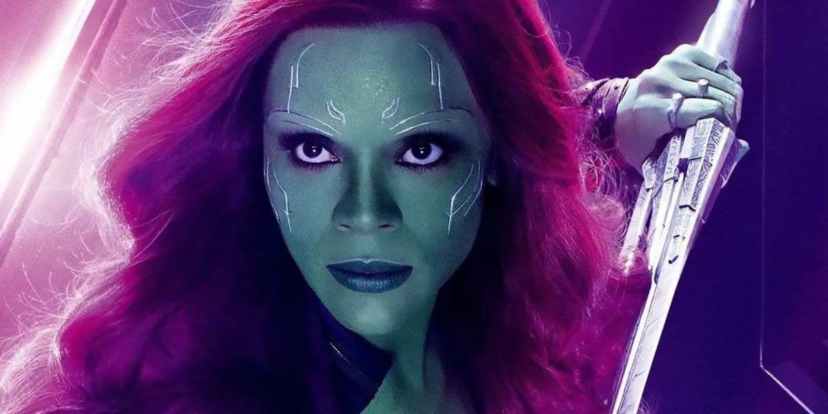 Gamora holds her weapon and looks up
