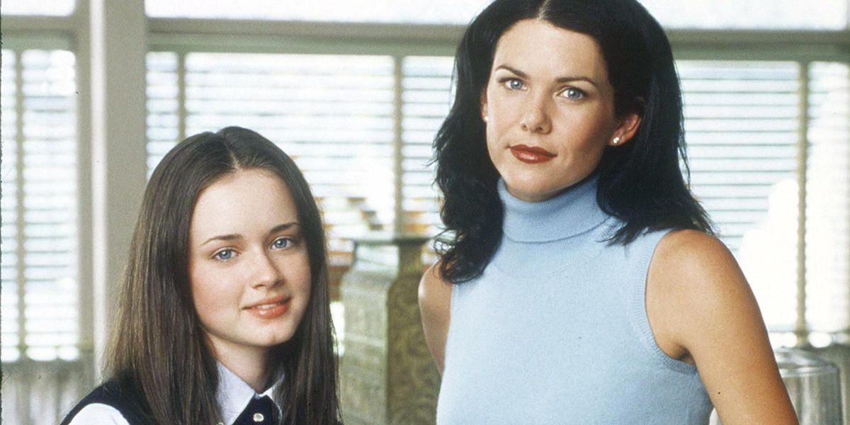 Rory and Lorelei pose together in Gilmore Girls.
