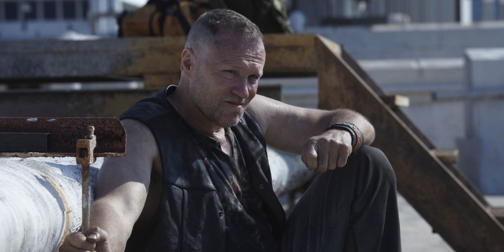 Merle Dixon (Michael Rooker) stranded on a rooftop the Walking Dead