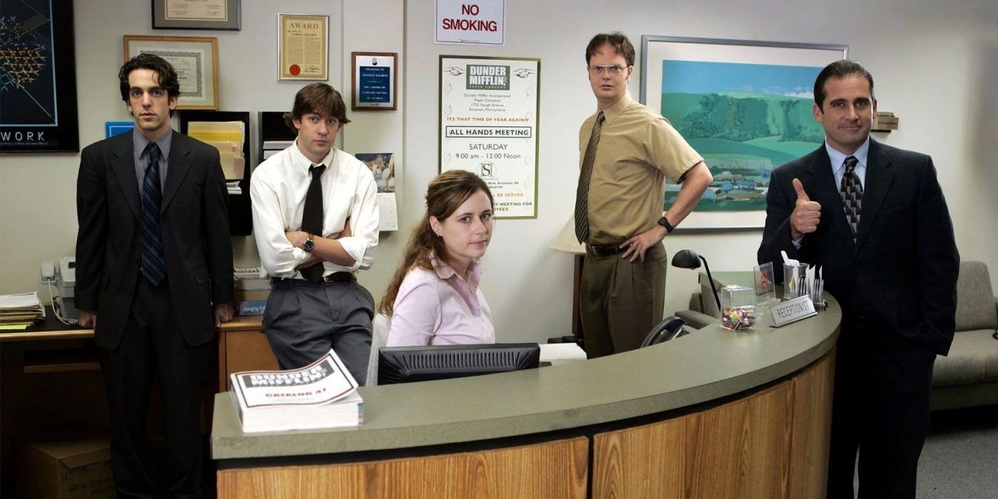 Ryan, Jim, Pam, Dwight and Michael all by Pam's desk in The Office