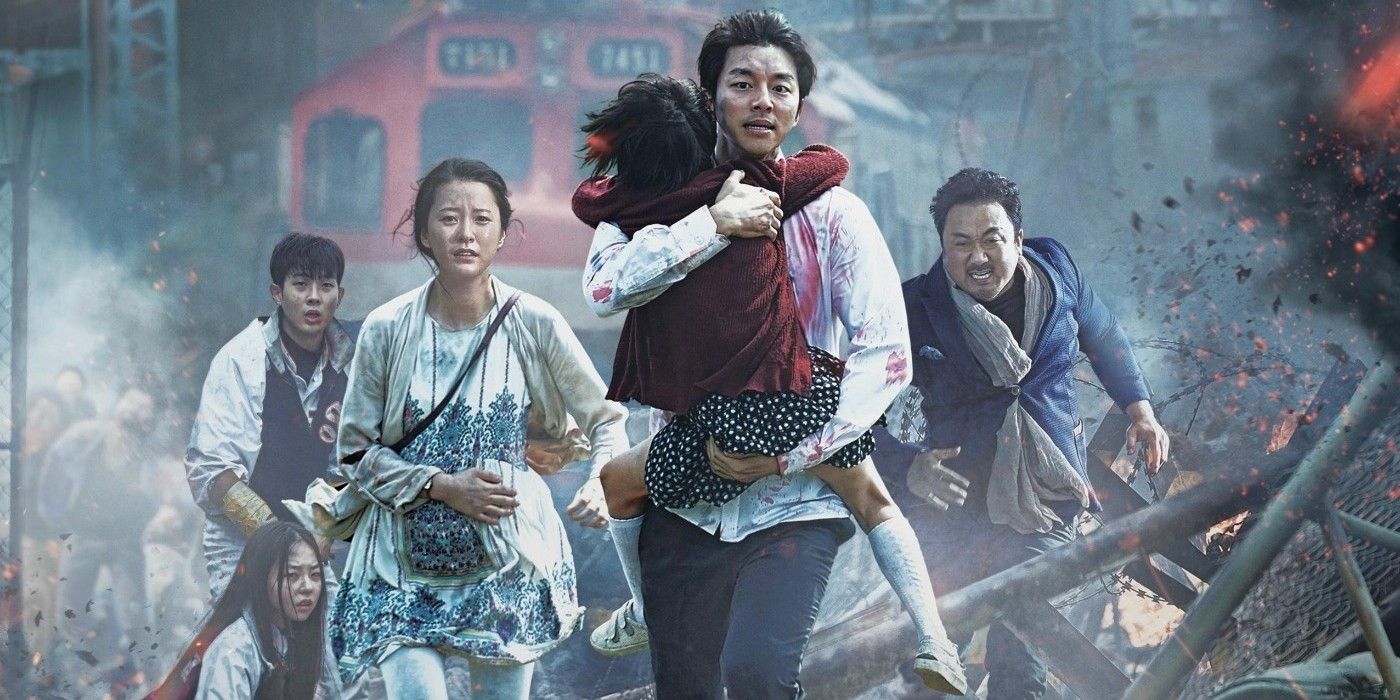 Seok Woo holding his daughter running from zombies.