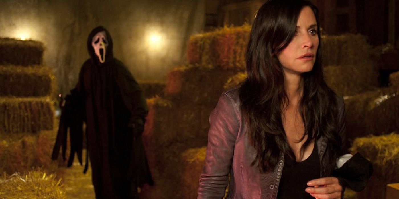 Ghostface stalks victims in Scream 4