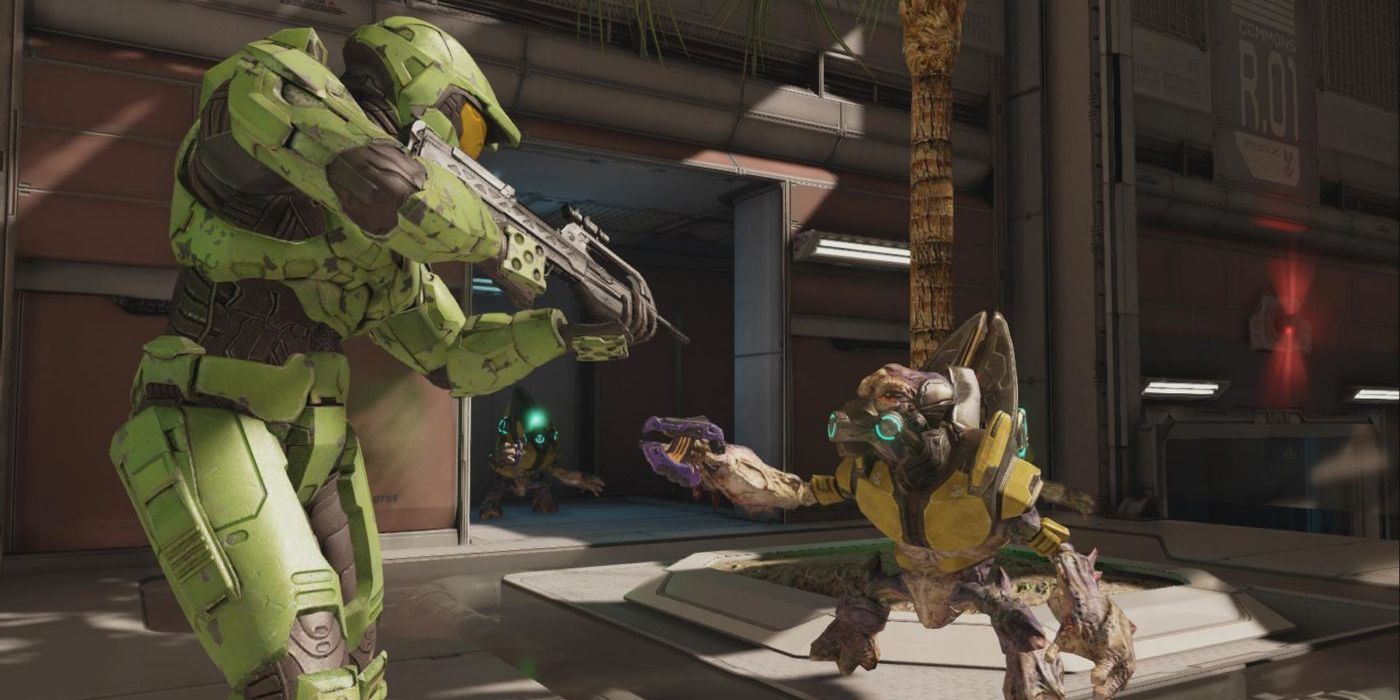 Master Chief aiming at a Grunt at Cairo Station in Halo 2 Anniversary
