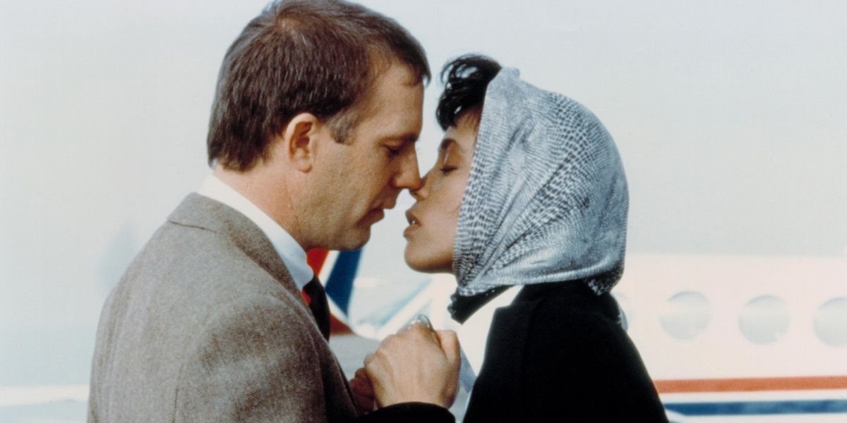 The Bodyguard end scene with Kevin Costner and Whitney Houston