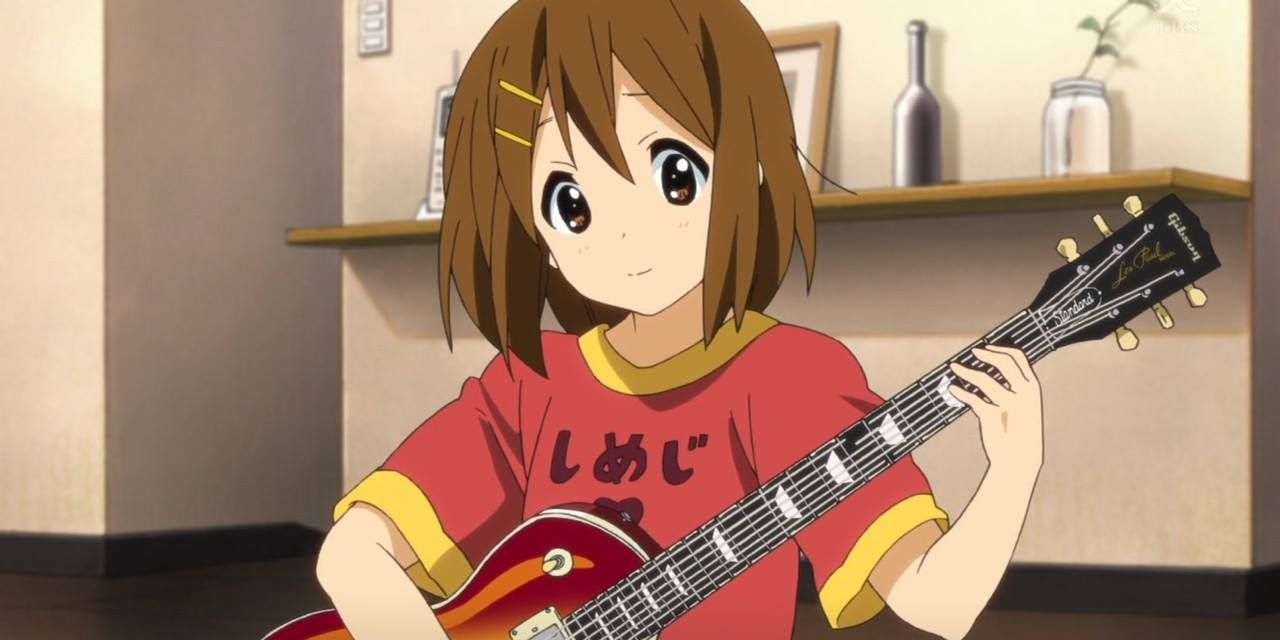 Yui Hirasawa playing guitar on K-On!.
