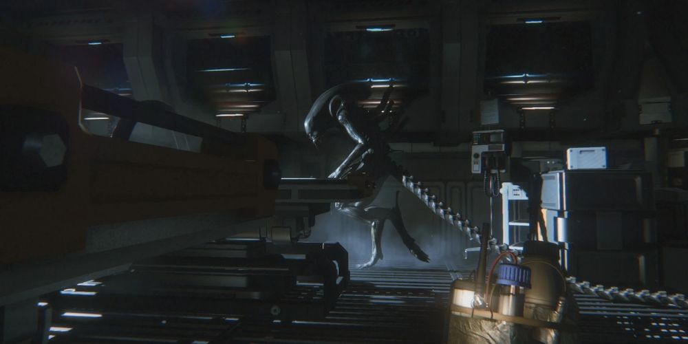 The player sneaking around the Xenomorph in Alien: Isolation game.