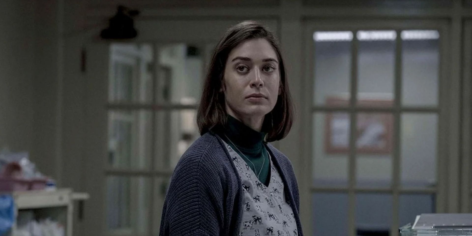 Lizzy Caplan as a young Annie Wilkes in Castle Rock season 2