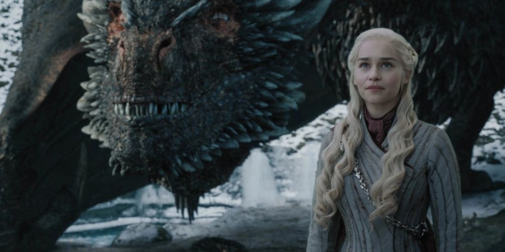 Daenerys (Emilia Clarke) is next to Drogon in Winterfell Game of Thrones
