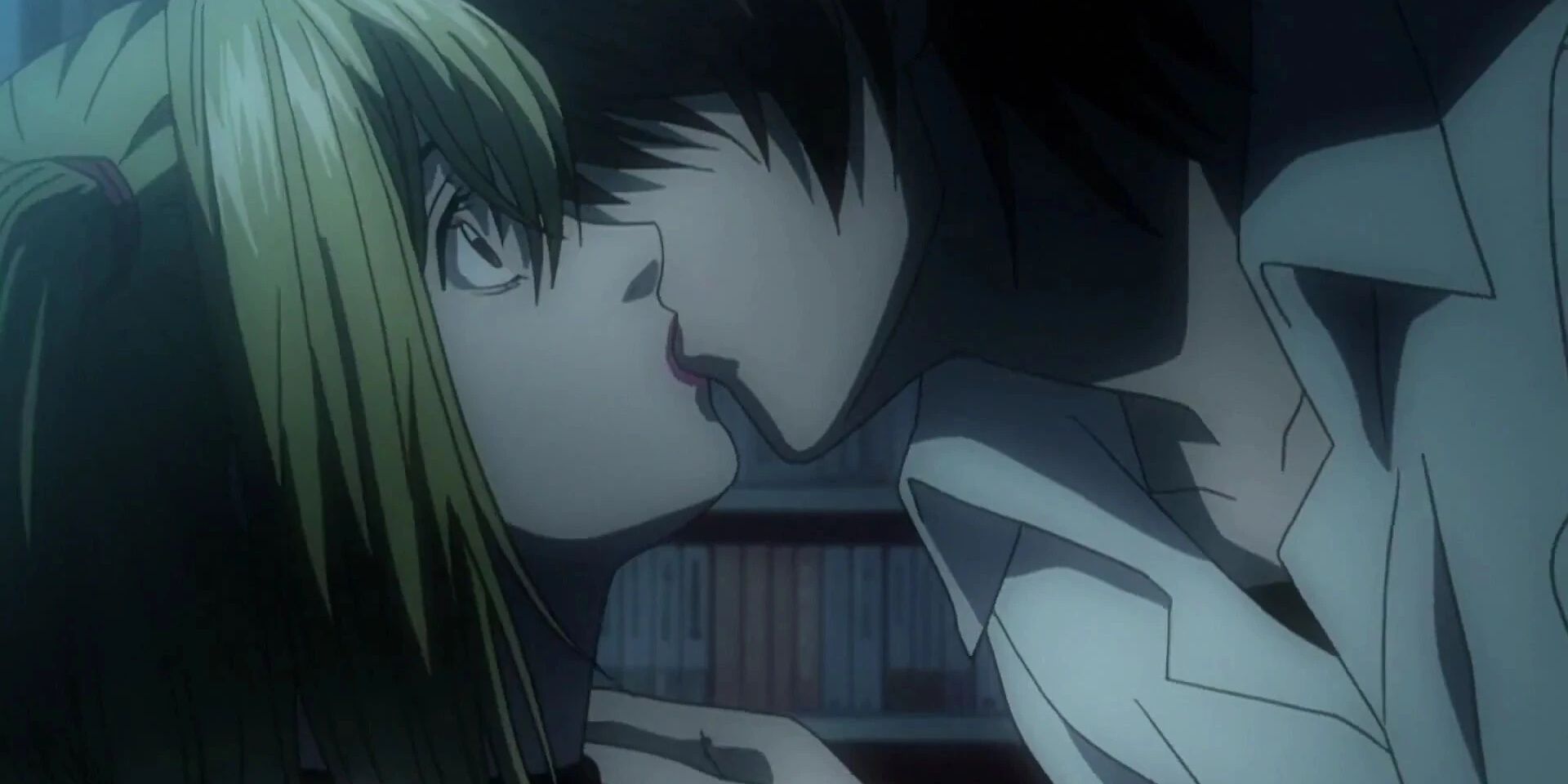 Light kisses Misa in Death Note