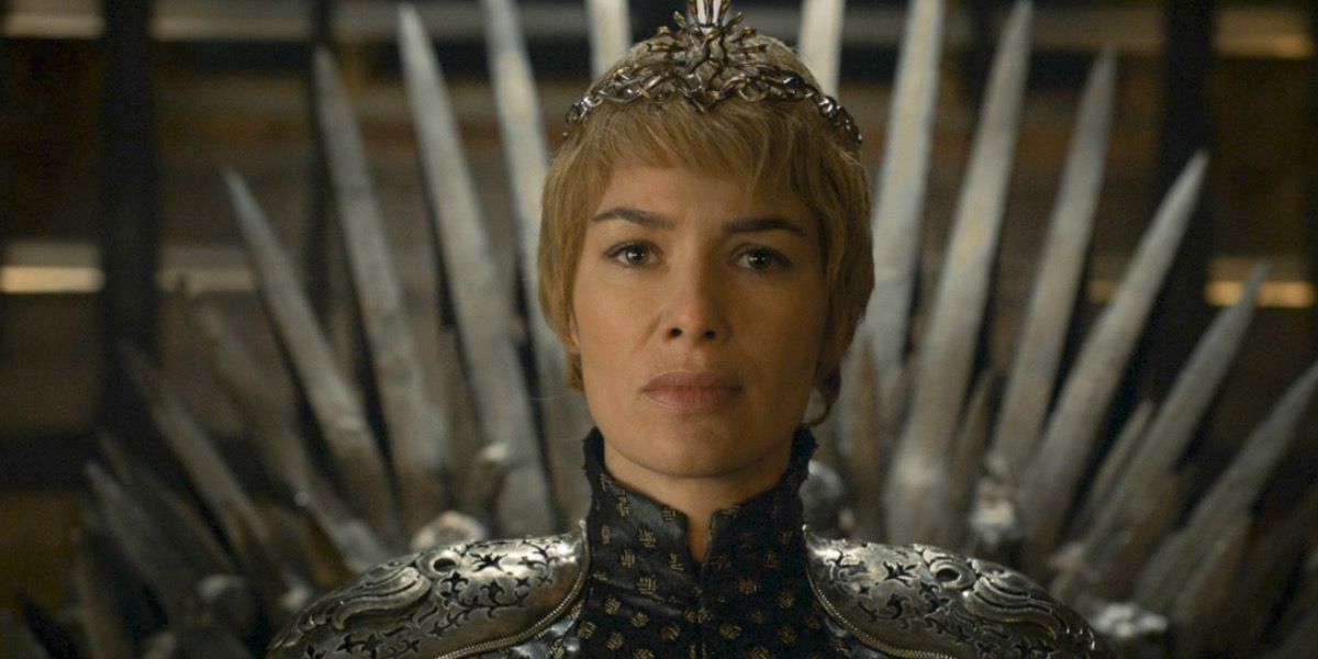 Cersei senta-se no Trono de Ferro no episódio de Game of Thrones intitulado The Winds of Winter.