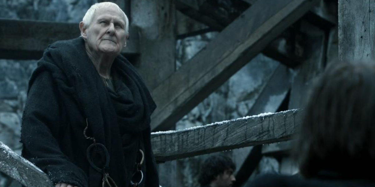 Game of Thrones' Maester Aemon Stands on Stairs At Castle Black