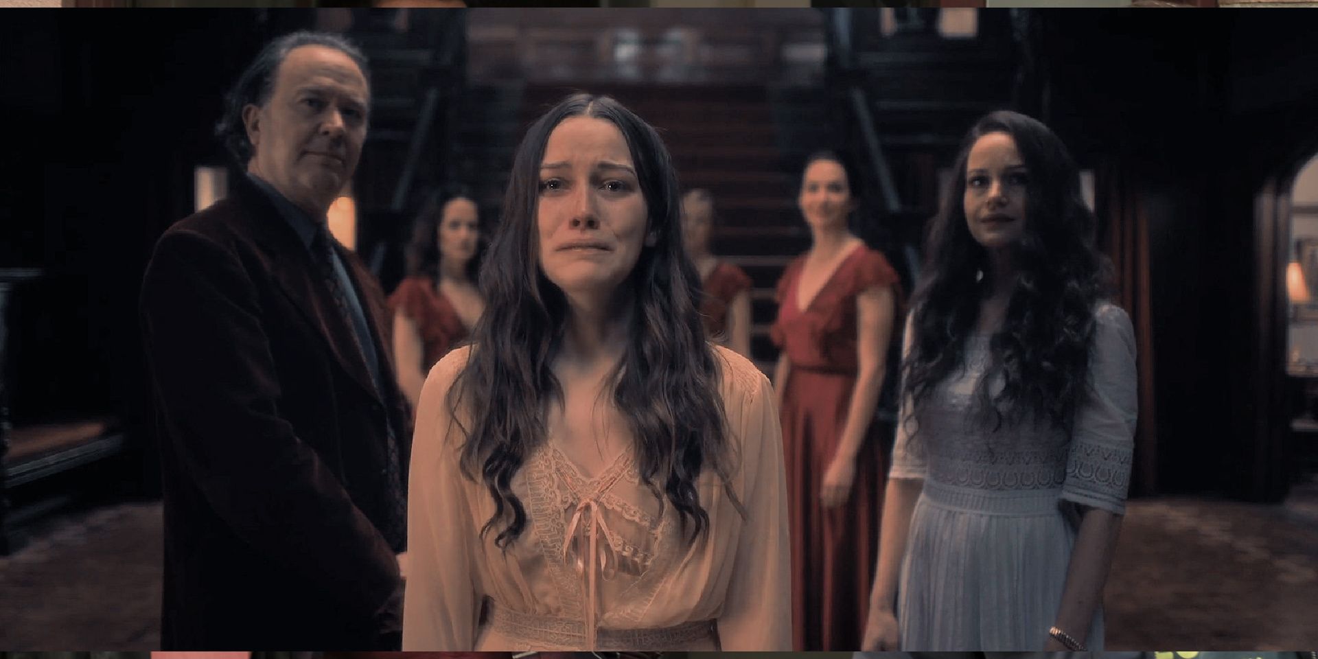 The Crain Family in Haunting of Hill House