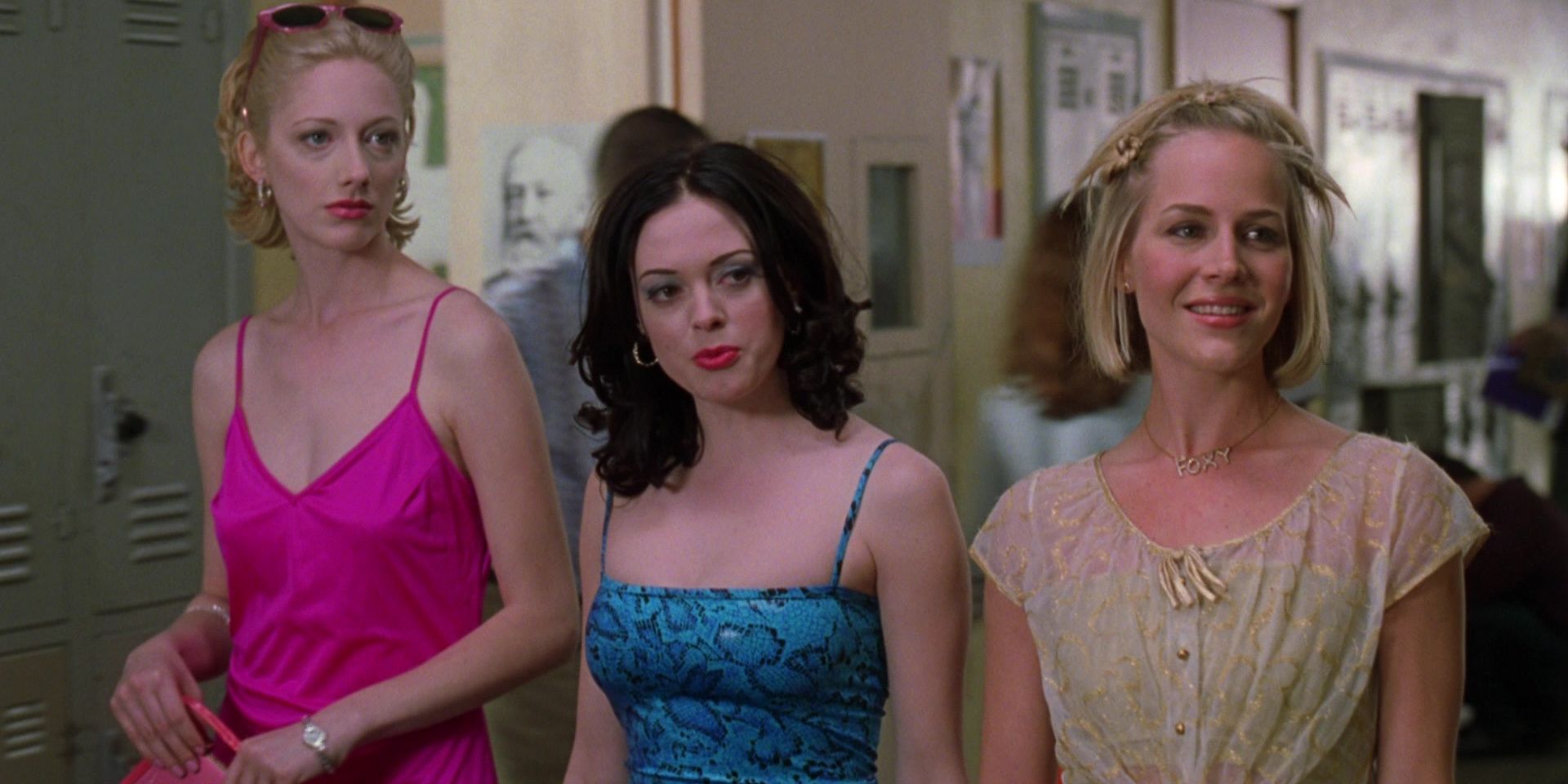 The girls stand in the hallway in Jawbreaker.