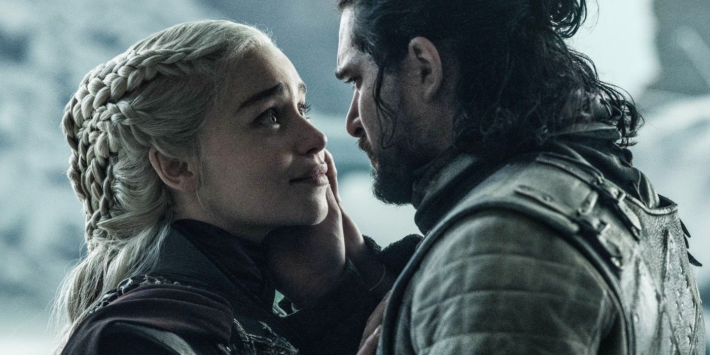 Jon Snow holding Daenerys Targaryen's face on Game of Thrones.