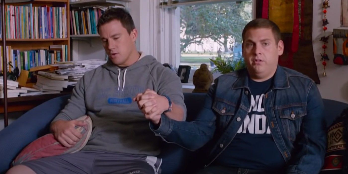 Channing Tatum and Jonah Hill hold hands in the therapists office in 21 Jump Street