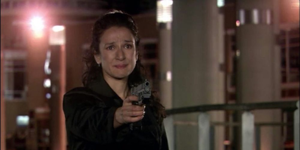 Suzie Costello holds Gwen Cooper and Jack Harkness at gunpoint in the Torchwood pilot