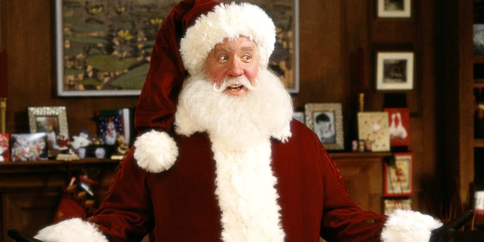 Tim Allen com roupa completa de Papai Noel em The Santa Clause 2.