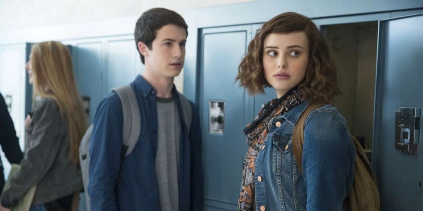 Clay and Hannah meet in the hallway in 13 Reasons Why