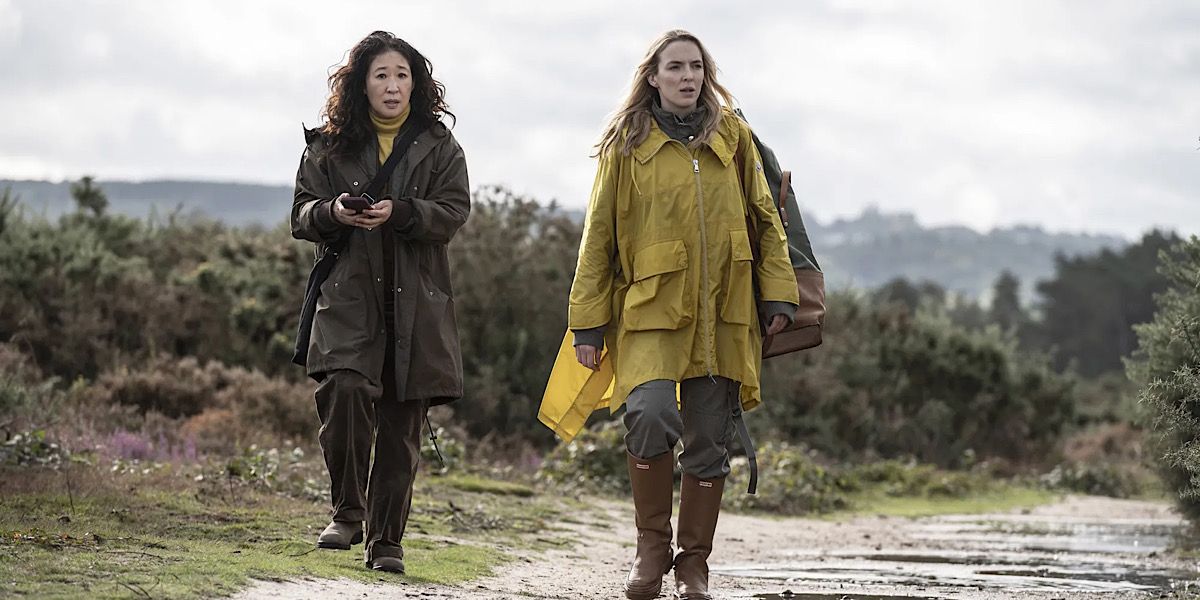 Eve and Villanelle wearing coats and boots and walking outdoors in Killing Eve