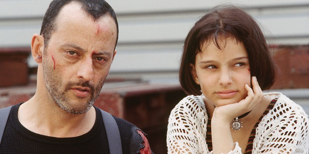 Leon and Mathilda sitting on the front steps staring ahead - Leon: The Professional