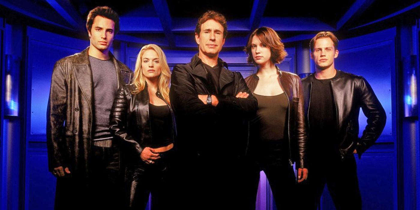 The cast from the Mutant X Tv show gathers for a photo.