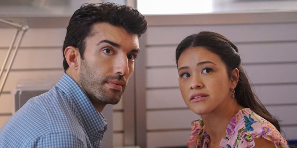 Rafael and Jane look to the side in Jane the Virgin