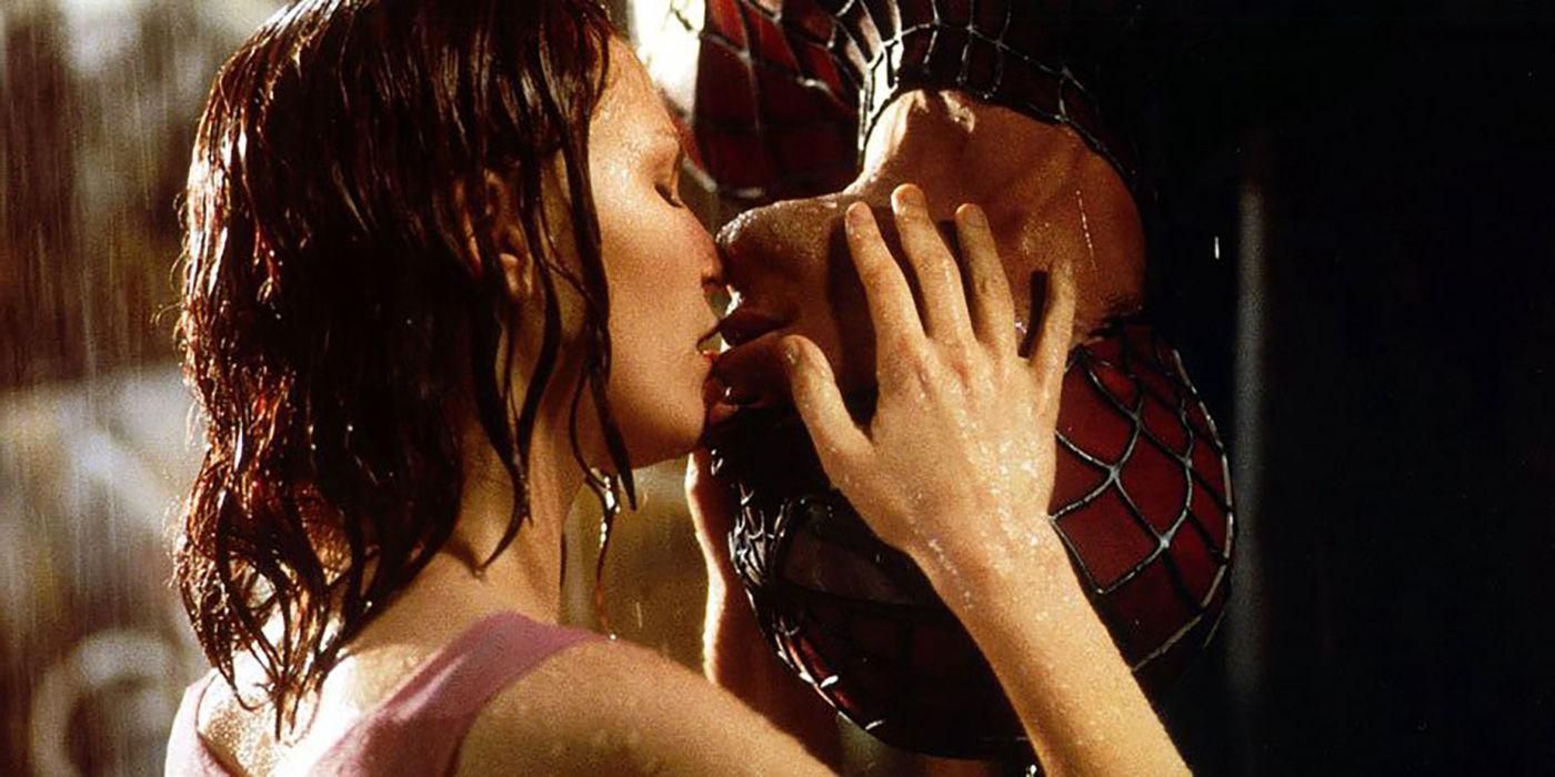 How Sam Raimi Prepared Kirsten Dunst for Spider-Man's Iconic Kiss Scene
