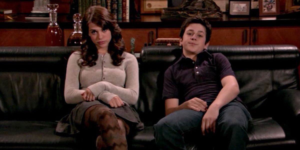 Ted Mosby's children sitting on the couch listening to their dad's story - How I Met Your Mother